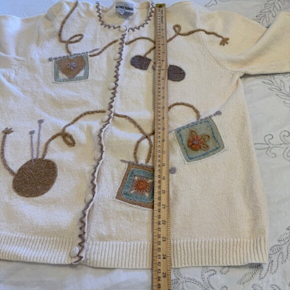 Vintage Women’s L White Button Cardigan Embroidered Knitting Sewing Cottagecore - Picture 7 of 11